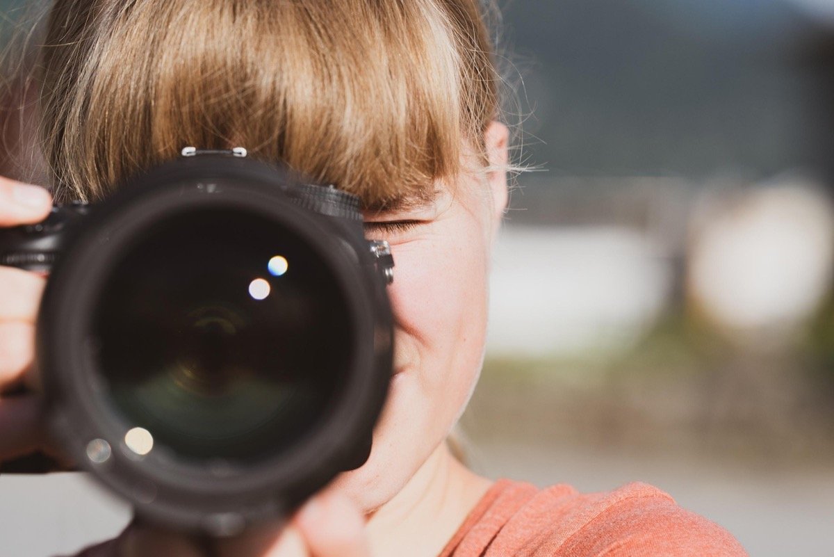 Camille Vasseur, photographe, l'œil au viseur